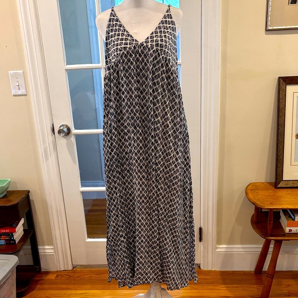 BeCool Black & White Geometric V-Neck Empire Waist Maxi Dress. Size L.